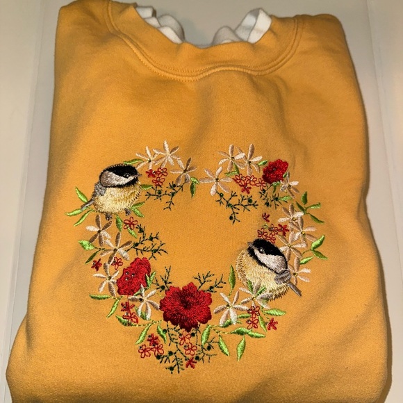 Morning Sun Embroidered Chickadee Floral Heart Sweatshirt – Size L - Picture 2 of 5